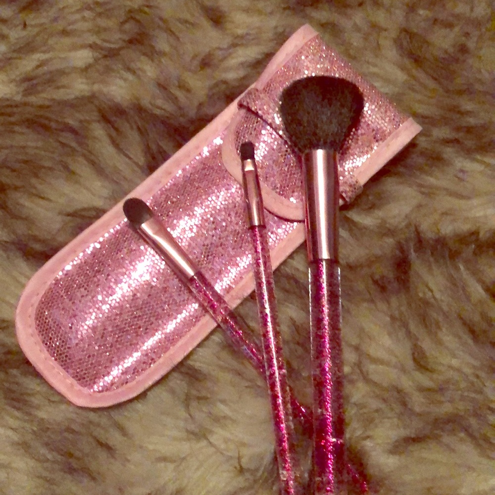 3 set makeup brushes